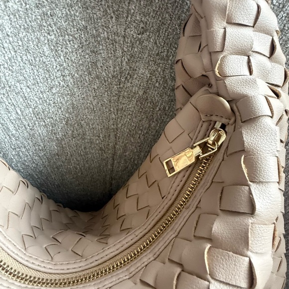 Chic Tan Woven Hobo Bag - Picture 4 of 6